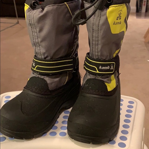 boys snow boots size 11